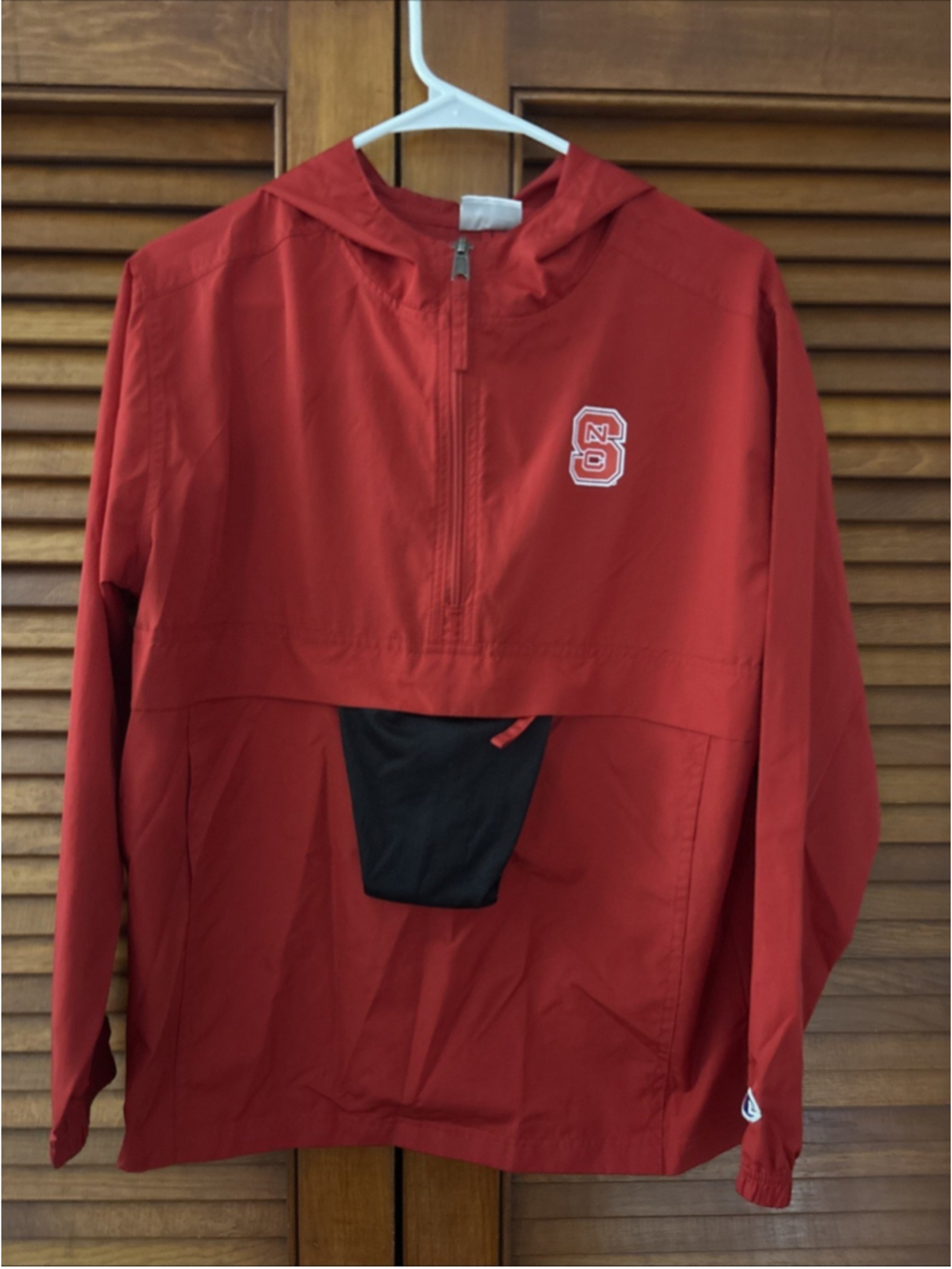NC State Wolfpack Champion 1/4 Zip Hooded Windbreaker Red Youth Size XL